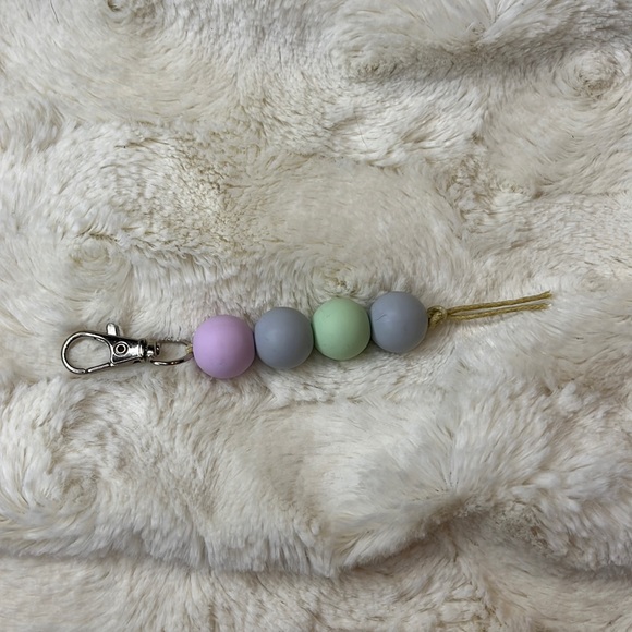 Handmade 15mm silicone bead keychain or zipper pull. Pink/gray/mint. - Picture 2 of 3